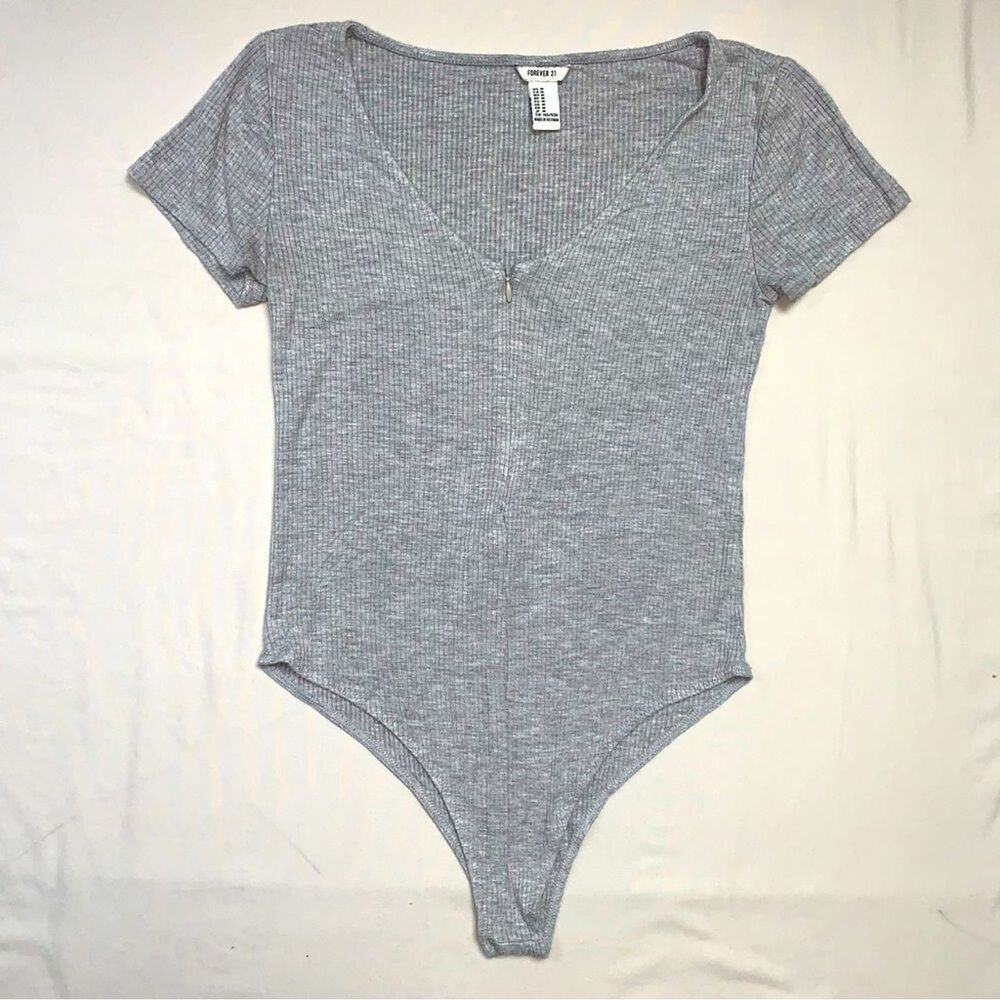 Forever 21 Bodysuit Women’s Medium Gray Ribbed Short Sleeve Sexy Summer Bodycon